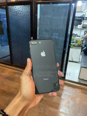 New Apple iPhone 8 Plus 64 GB Black