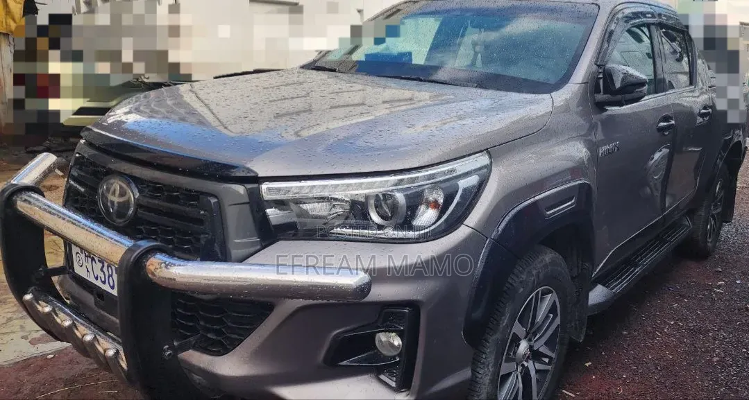 Toyota Hilux 2020 Gray