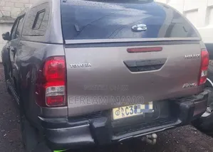 Toyota Hilux 2020 Gray