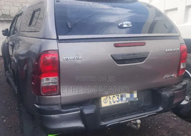 Toyota Hilux 2020 Gray