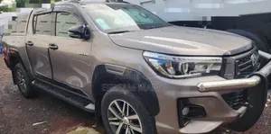 Toyota Hilux 2020 Gray