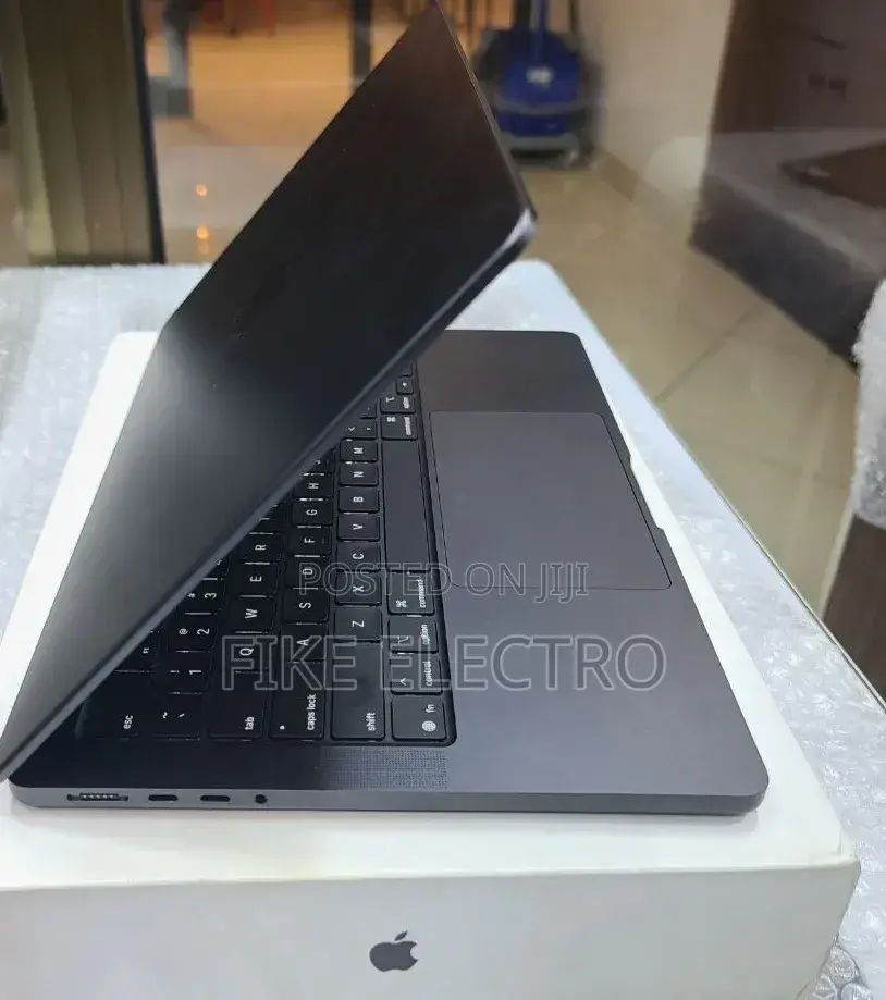 New Laptop Apple MacBook Pro 16GB Apple M5 Pro SSD 512GB