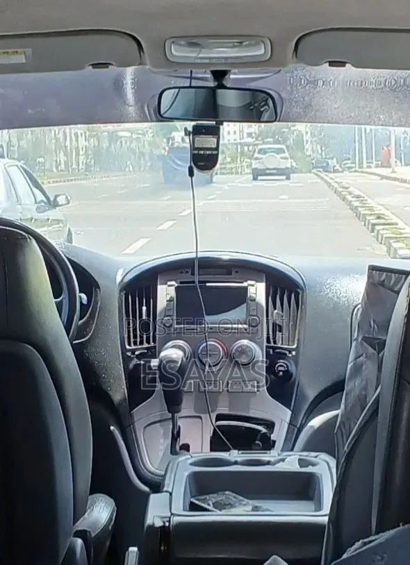 Hyundai H1 2014 Silver