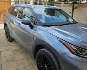 Toyota Highlander Hybrid 2024 Blue