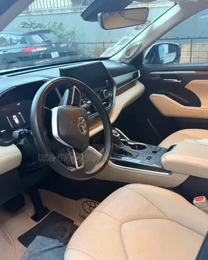 Toyota Highlander Hybrid 2024 White