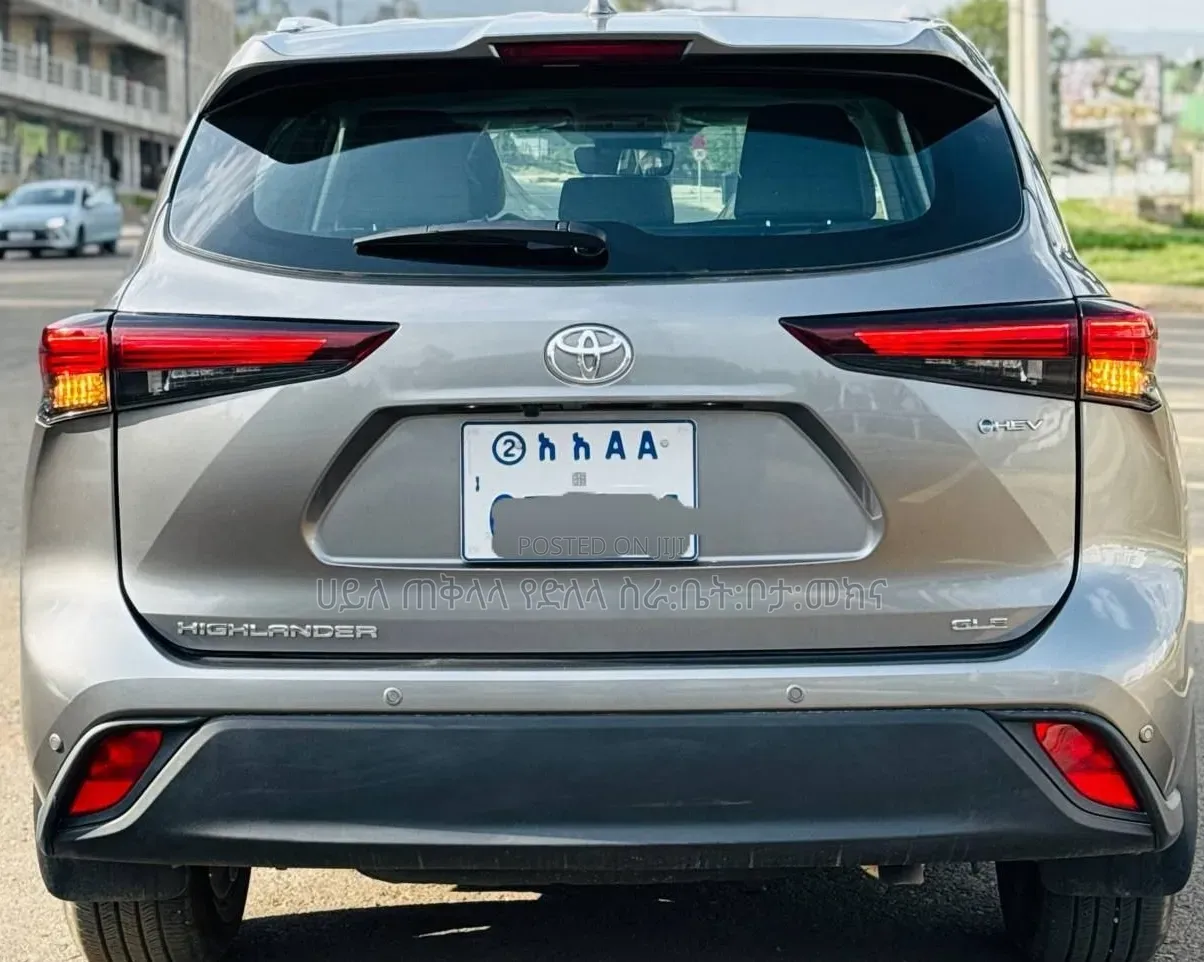 New Toyota Highlander Hybrid 2025 Silver