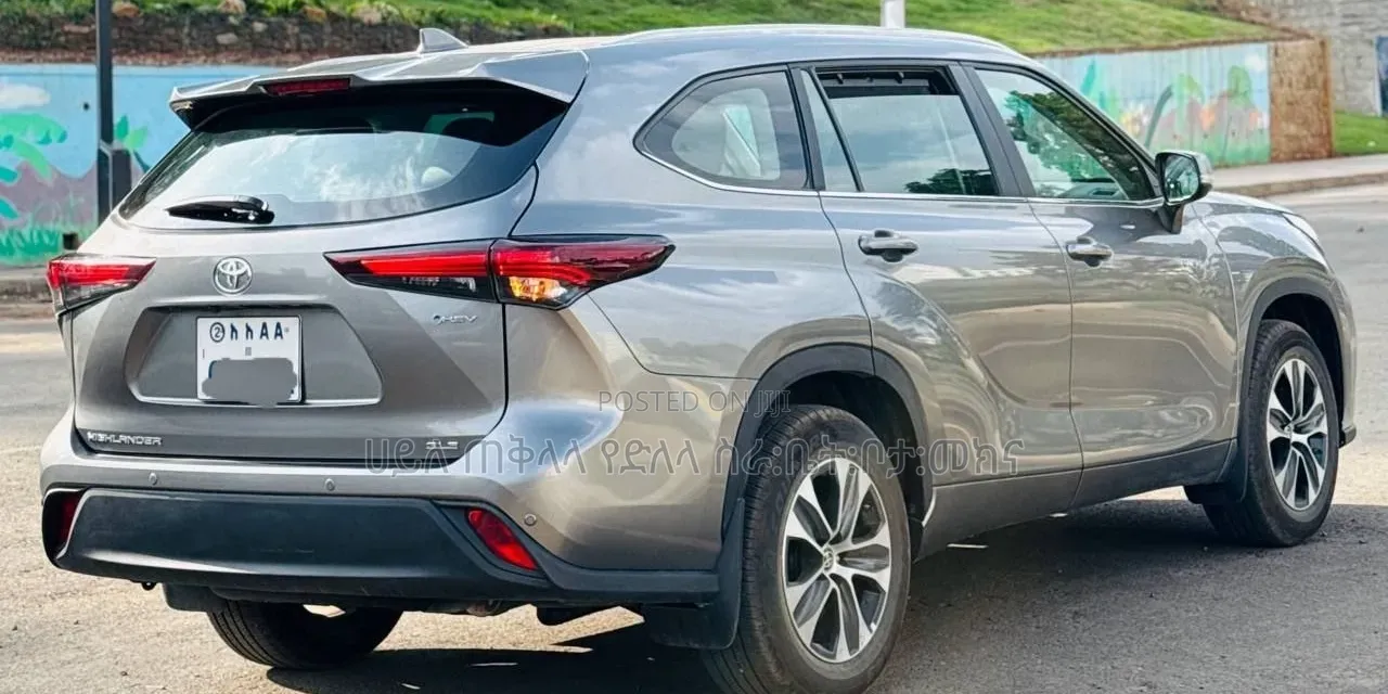 New Toyota Highlander Hybrid 2025 Silver