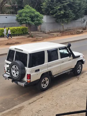 Toyota Land Cruiser 2012 White