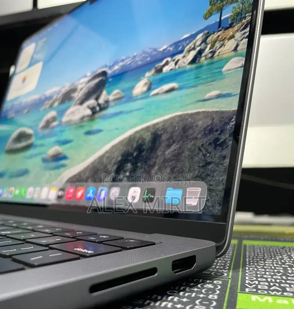 New Laptop Apple MacBook 8GB Apple M3 SSD 512GB