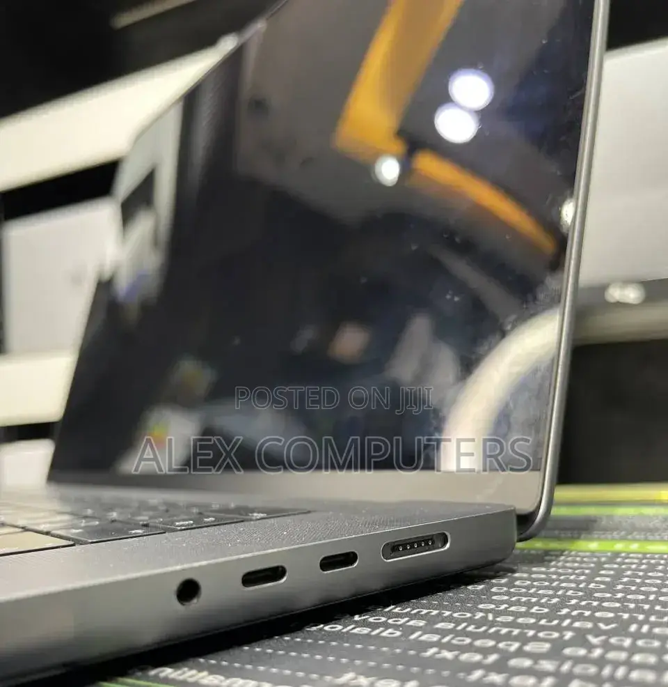 New Laptop Apple MacBook Pro M1 16GB Apple M1 Pro SSD 512GB