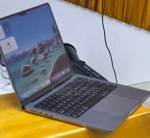 New Laptop Apple MacBook Pro 2020 M1 32GB SSD 512GB