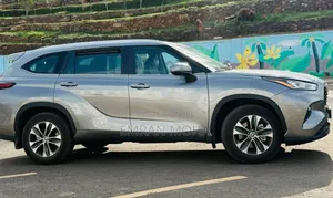 Toyota Highlander Hybrid 2025 Silver