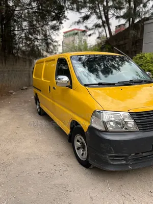 Toyota HiAce 2009 Yellow
