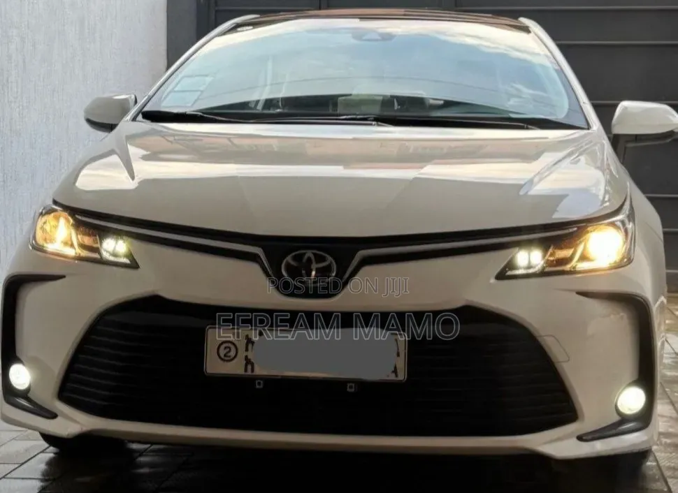 Toyota Corolla 2022 White