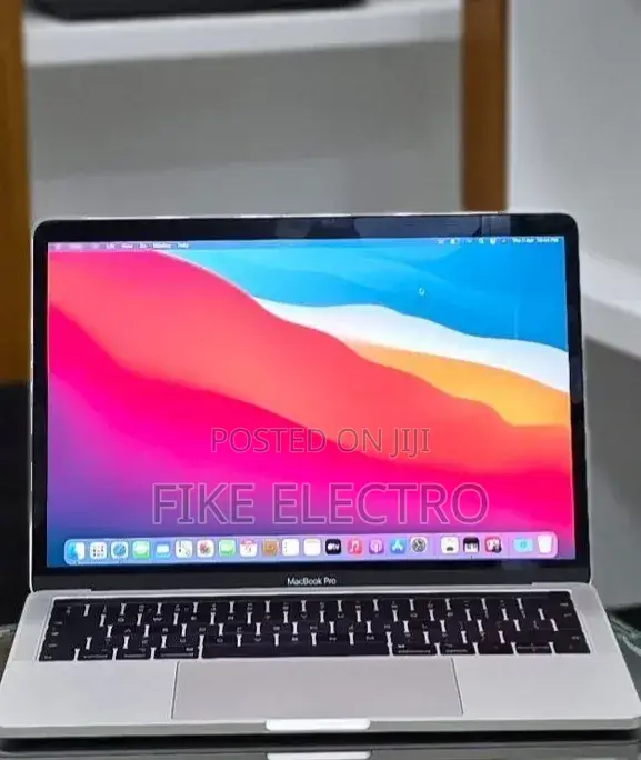 New Laptop Apple MacBook Pro 16GB Intel Core i7 SSD 256GB