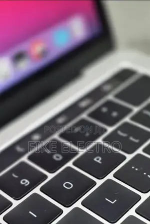New Laptop Apple MacBook Pro 16GB Intel Core i7 SSD 256GB
