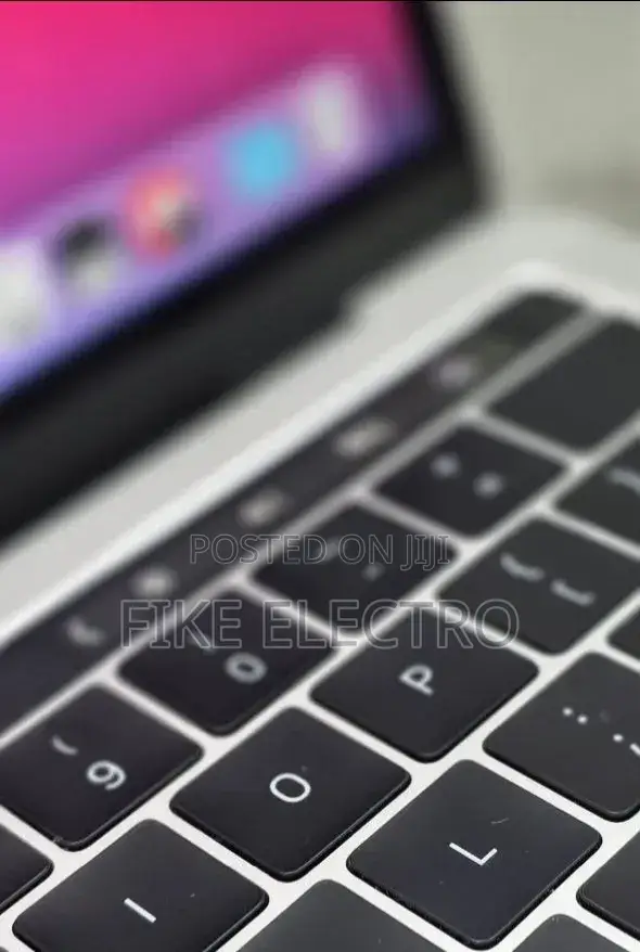 New Laptop Apple MacBook Pro 16GB Intel Core i7 SSD 256GB