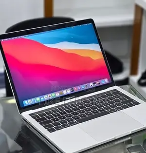 New Laptop Apple MacBook Pro 16GB Intel Core i7 SSD 256GB
