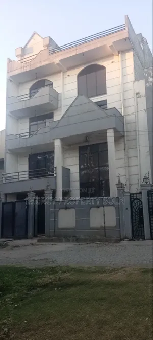 8bdrm House in Bole for sale