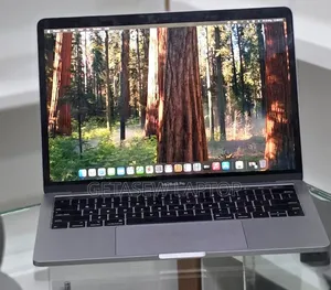 New Laptop Apple MacBook Pro 2019 16GB Intel Core i7 SSD 256GB