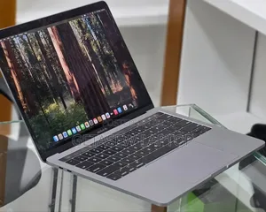 New Laptop Apple MacBook Pro 2019 16GB Intel Core i7 SSD 256GB