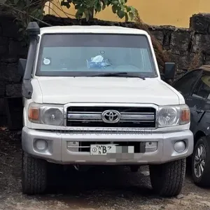 Toyota Land Cruiser 2012 White