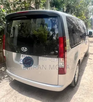 Hyundai Staria 2023 Silver
