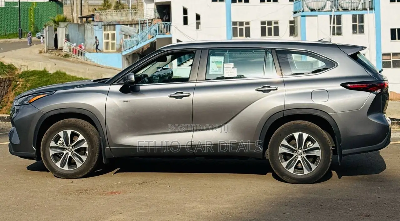 Toyota Highlander Hybrid 2026 Silver