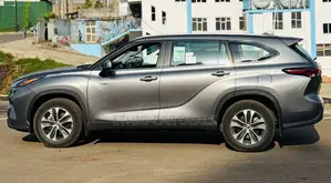 Toyota Highlander Hybrid 2026 Silver