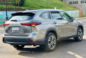 Toyota Highlander Hybrid 2026 Silver