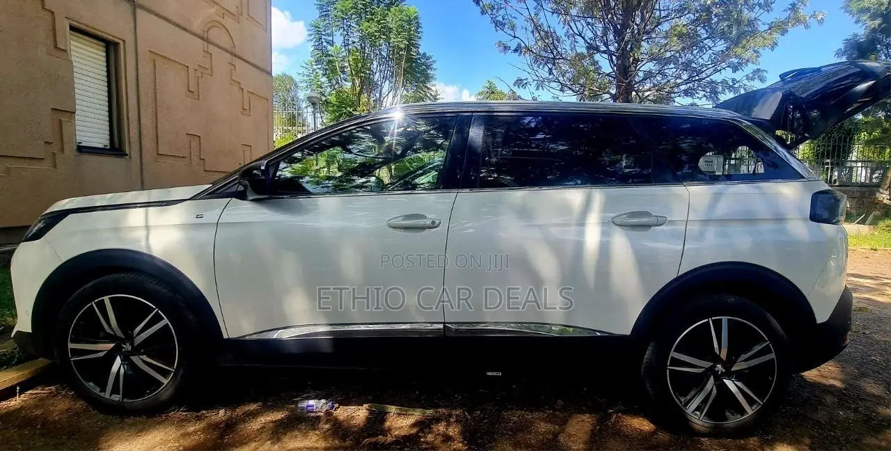 Peugeot 5008 2021 White