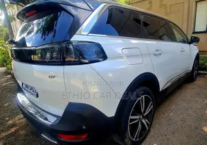Peugeot 5008 2021 White