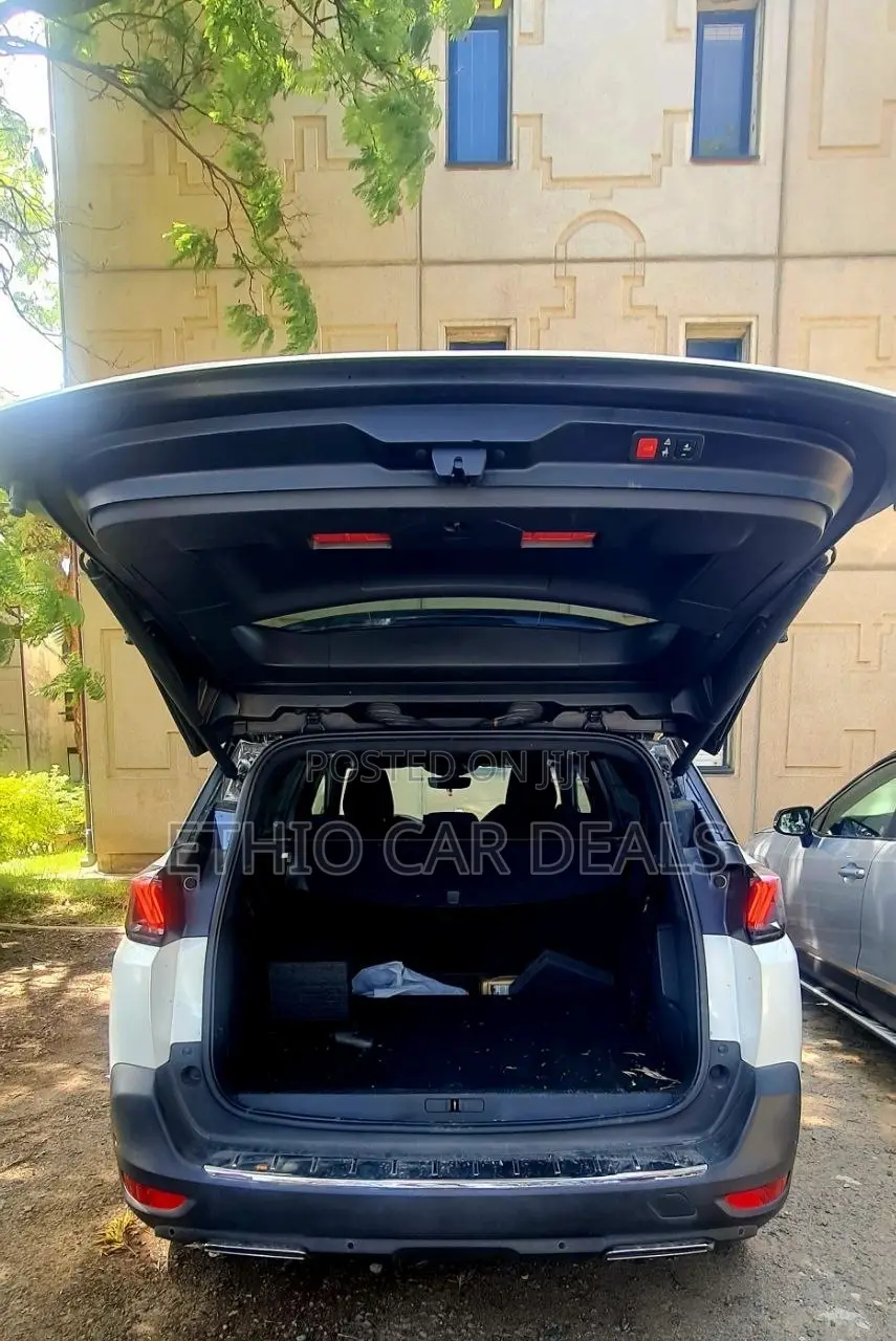 Peugeot 5008 2021 White