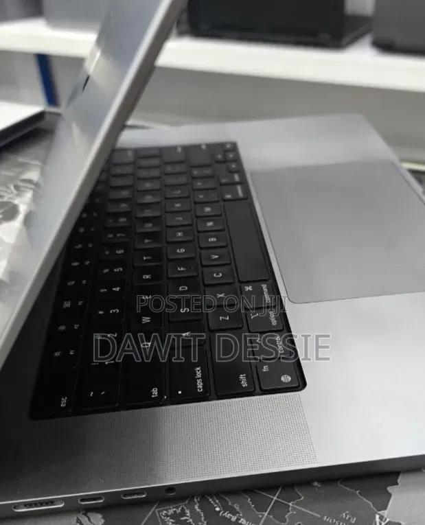 New Laptop Apple MacBook Pro 2021 M1 32GB Apple M1 Max SSD 1T