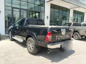 Toyota Hilux 2014 Black