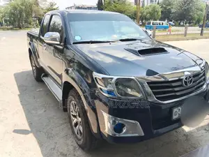 Toyota Hilux 2014 Black