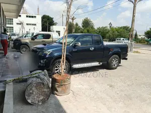 Toyota Hilux 2014 Black