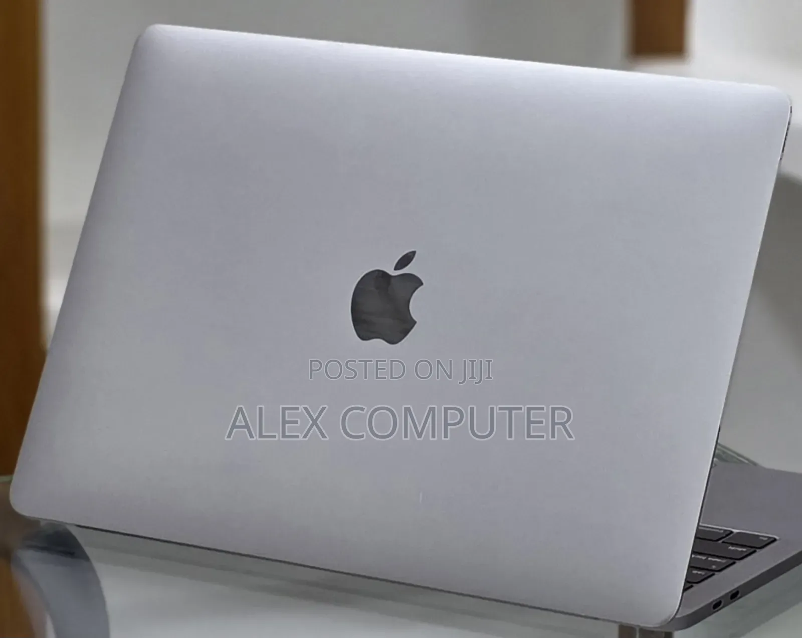New Laptop Apple MacBook Pro 2017 16GB Intel Core i7 SSD 256GB