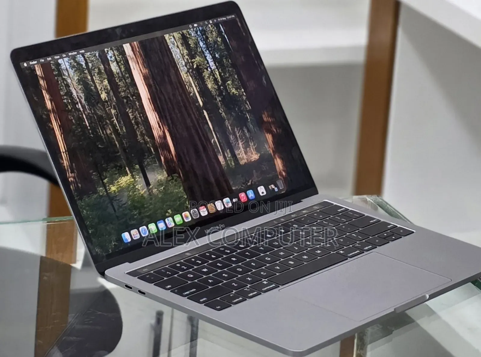 New Laptop Apple MacBook Pro 2017 16GB Intel Core i7 SSD 256GB