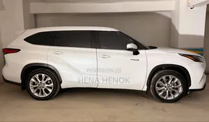 Toyota Highlander Hybrid 2023 White