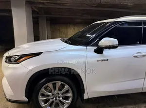 Toyota Highlander Hybrid 2023 White