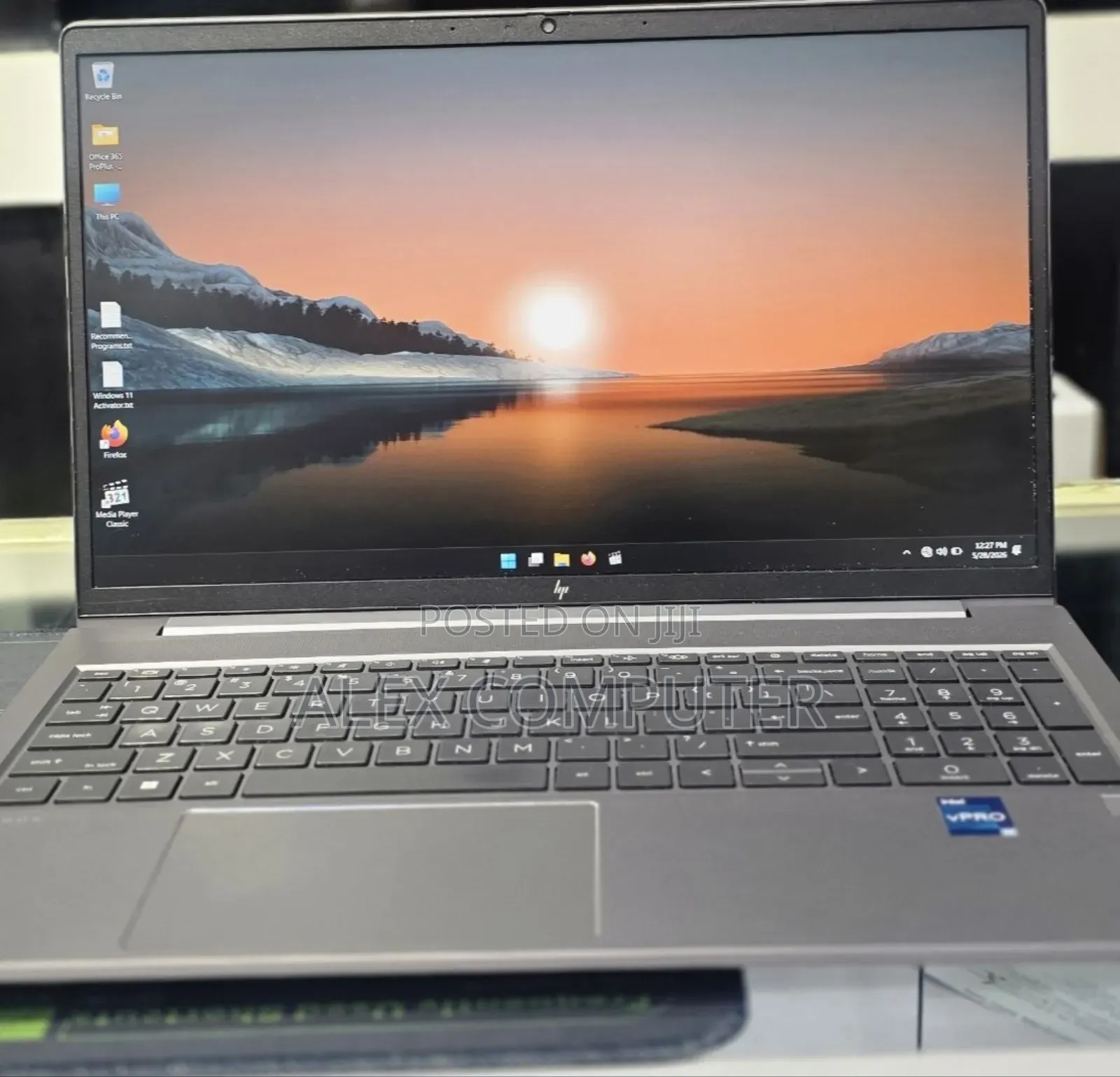 New Laptop HP ZBook Firefly 16 G10 16GB Intel Core i7 SSD 512GB