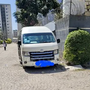Toyota HiAce 2013 White