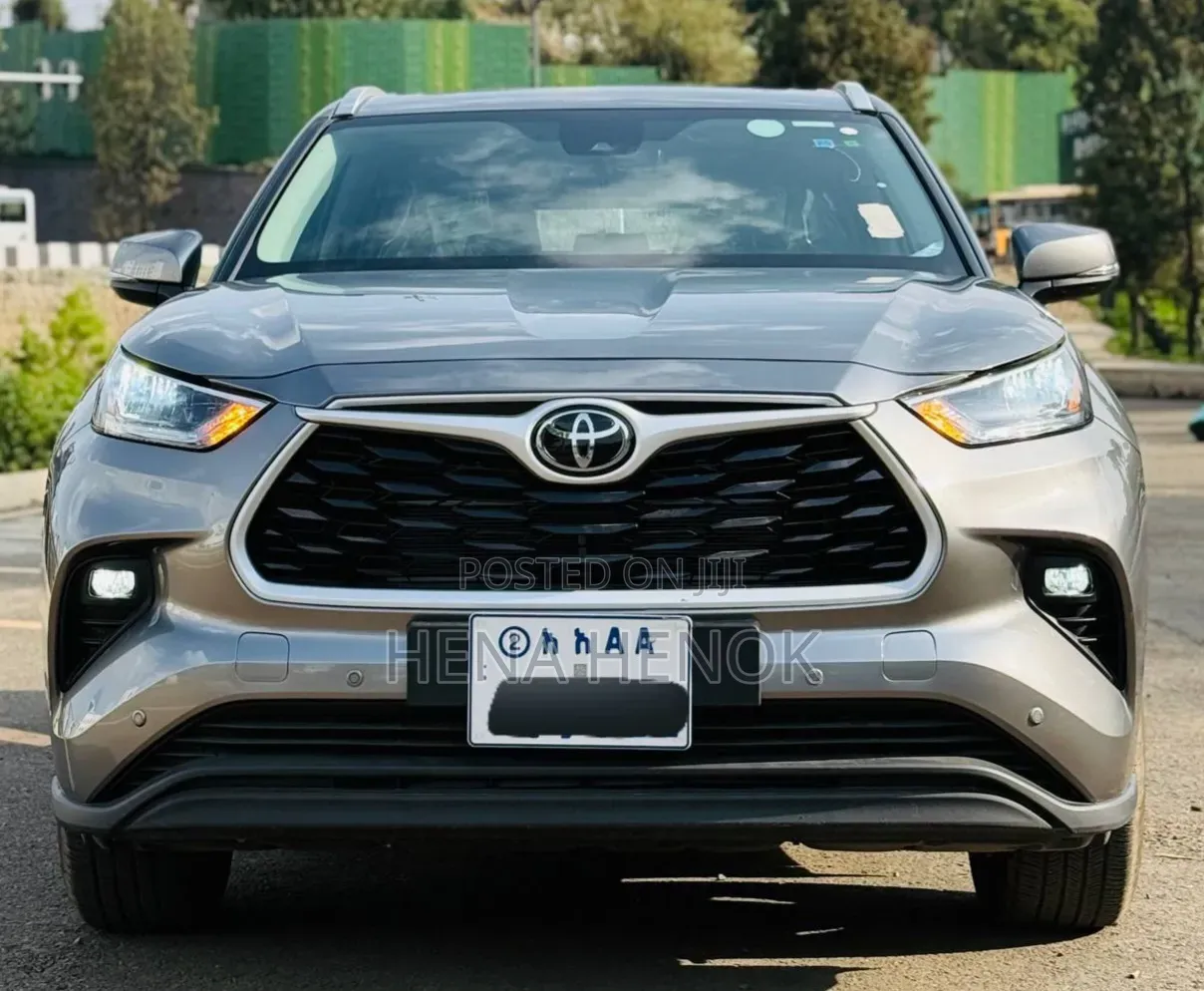 Toyota Highlander Hybrid 2026 Silver