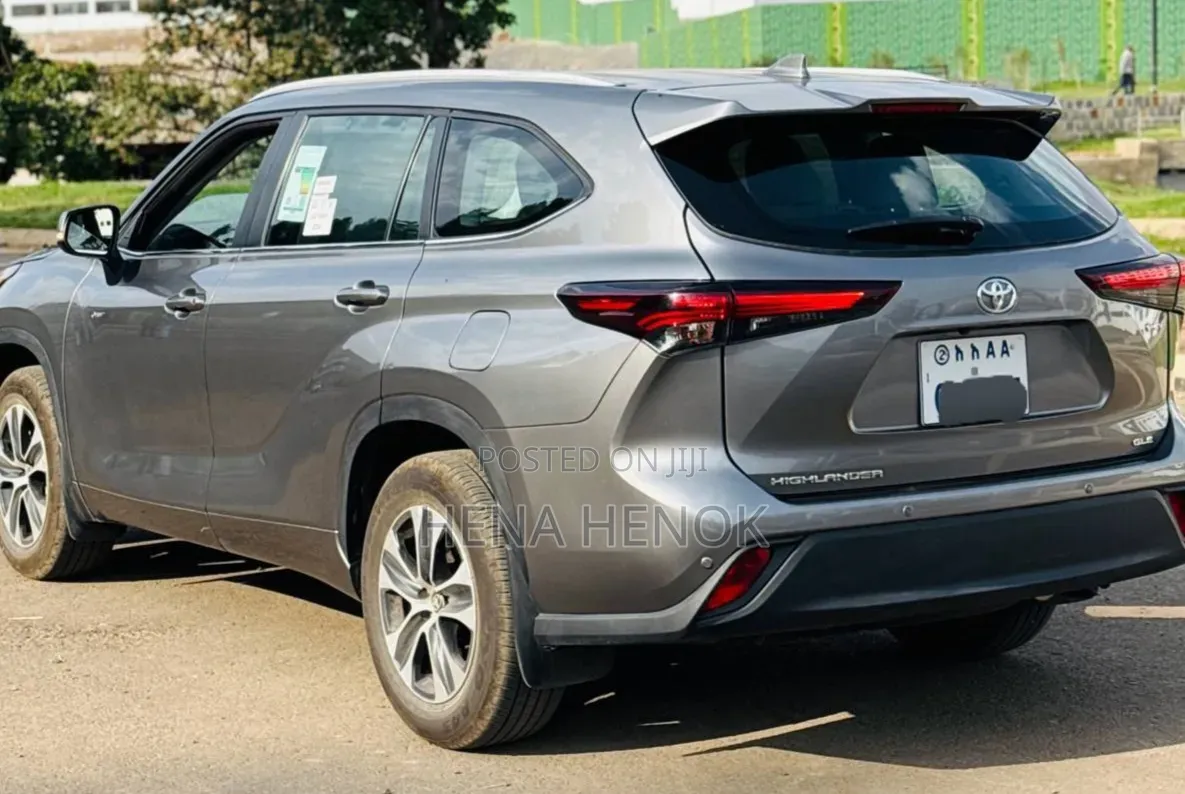 Toyota Highlander Hybrid 2026 Silver