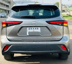 Toyota Highlander Hybrid 2026 Silver