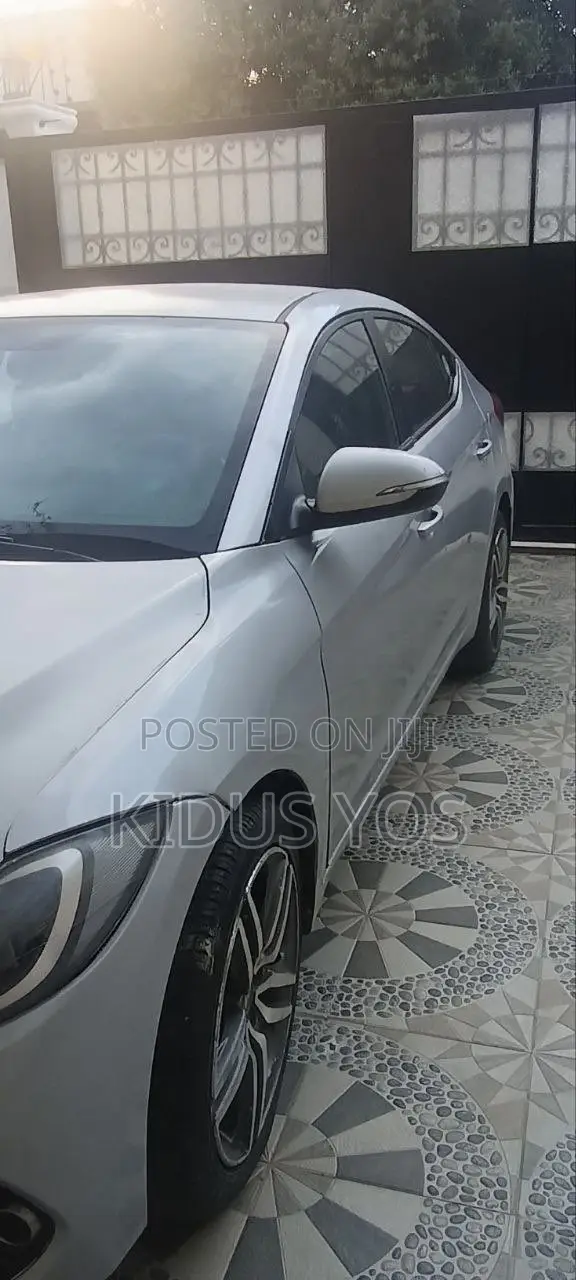 Hyundai Avante 2016 Silver