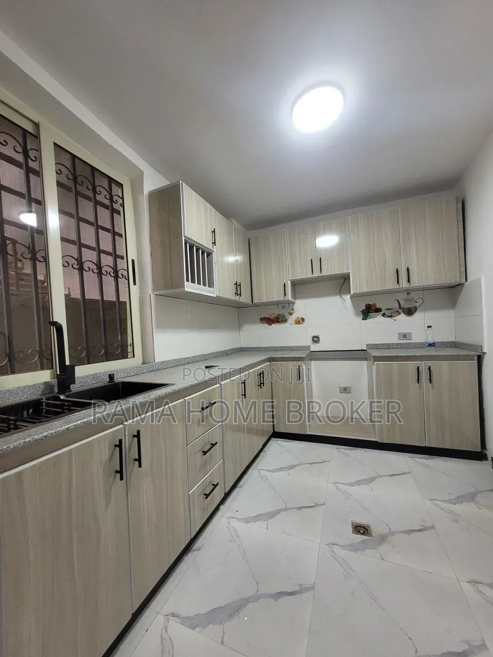 Furnished 3bdrm Condo in ዘመናዊ ቤት, Yeka for sale
