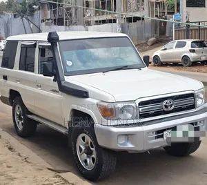 Toyota Land Cruiser 2012 White