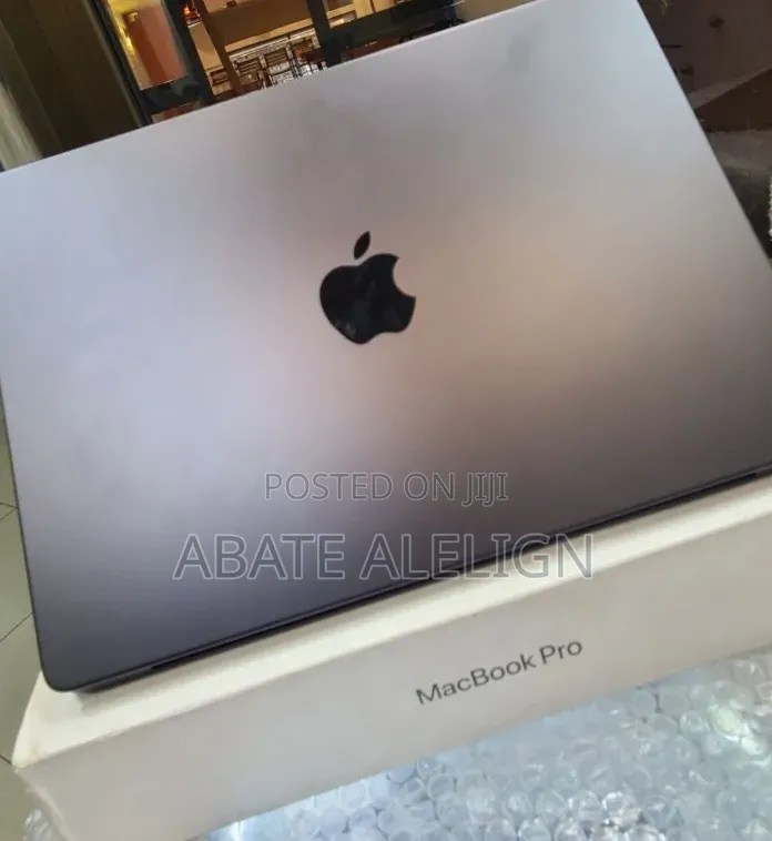 New Laptop Apple MacBook Pro 2025 M5 16GB Apple M5 Pro SSD 512GB